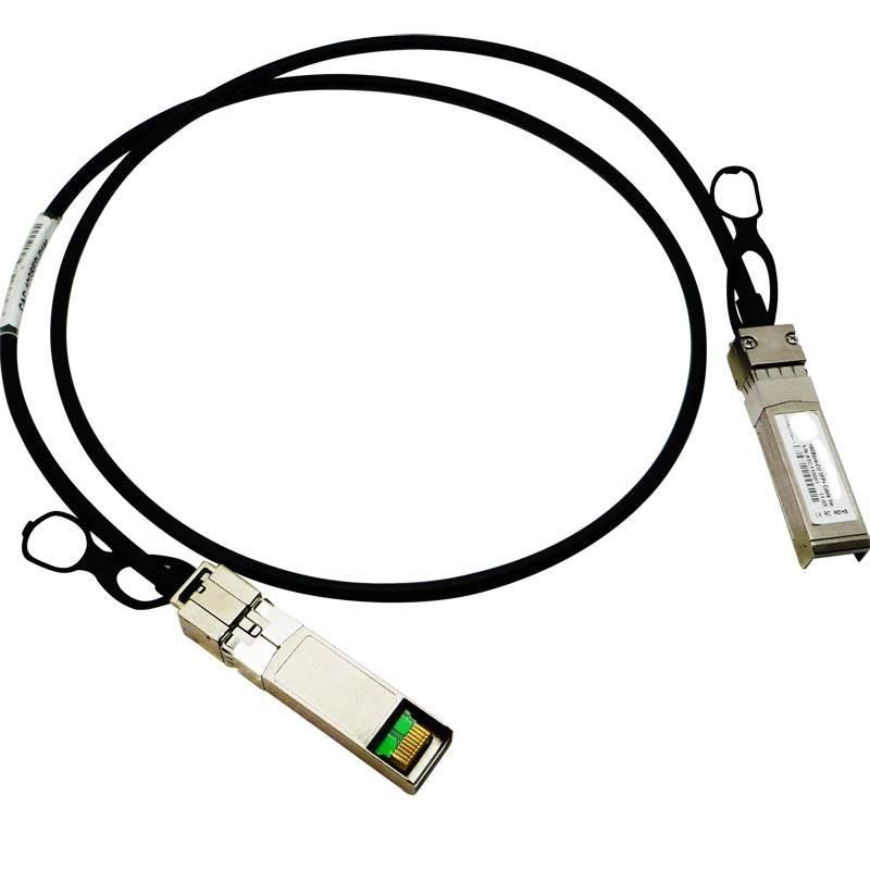 İki ucunda sabit SFP+ modülleri bulunan doğrudan bağlantı bakır kablosu. Modüller kabloya fabrikada takılı olduğu için sabit boyda satılıyor, kesilip uzatılamıyor; içinde optik lazer bulunmuyor.